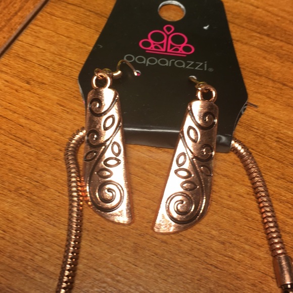 Necklace and earring set - Picture 3 of 3